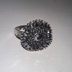 ✨Elegant Silver-Tone Statement Ring